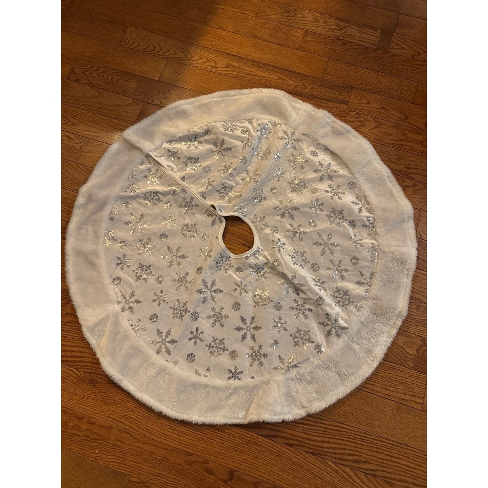 White Silver Sequin Snowflake Christmas Tree Skirt Faux Fur Trim 36 Inch